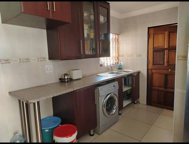 3 BEDROOM PROPERTY TO RENT IN SESHEGO G